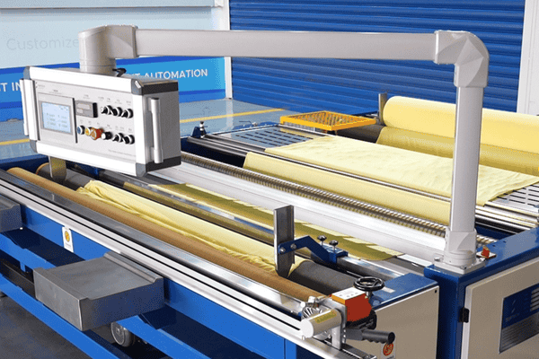 ¿Cómo puede una máquina de relajación de tela beneficiar a su fábrica de prendas?