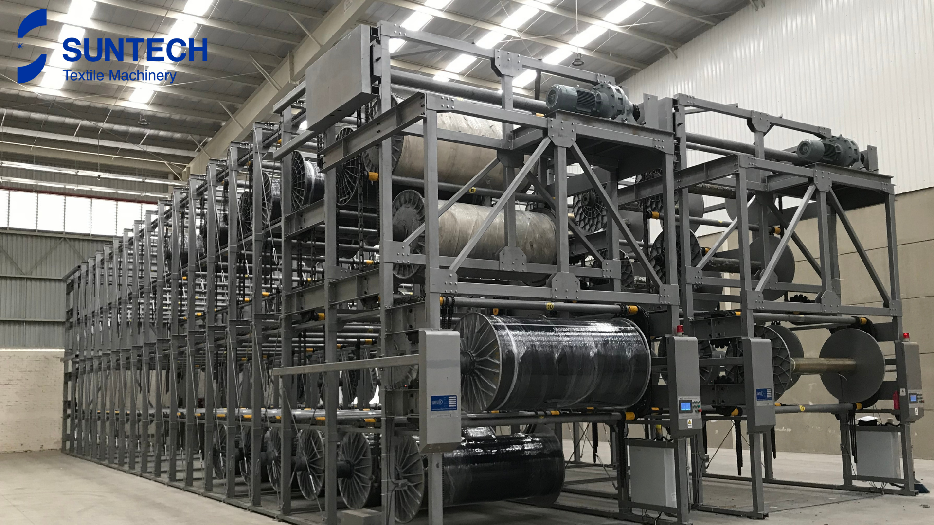 Soluciones que ahorran espacio: cómo almacenar más de 200 vigas warp en la mitad del área